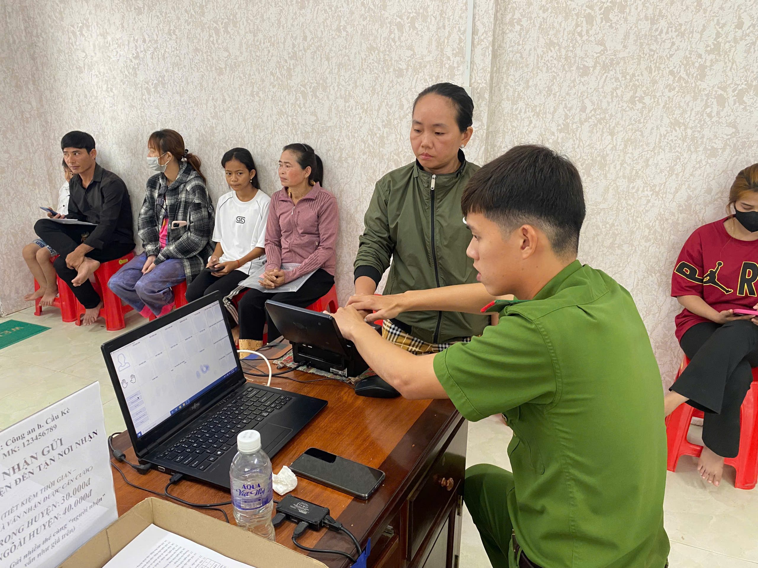 HUYỆN ĐOÀN CẦU KÈ TRIỂN KHAI THỰC HIỆN HOẠT ĐỘNG “NGÀY THỨ BẢY TÌNH NGUYỆN GIẢI QUYẾT THỦ TỤC HÀNH CHÍNH CHO NHÂN DÂN” GẮN VỚI PHONG TRÀO “3 TRÁCH NHIỆM” NĂM 2024