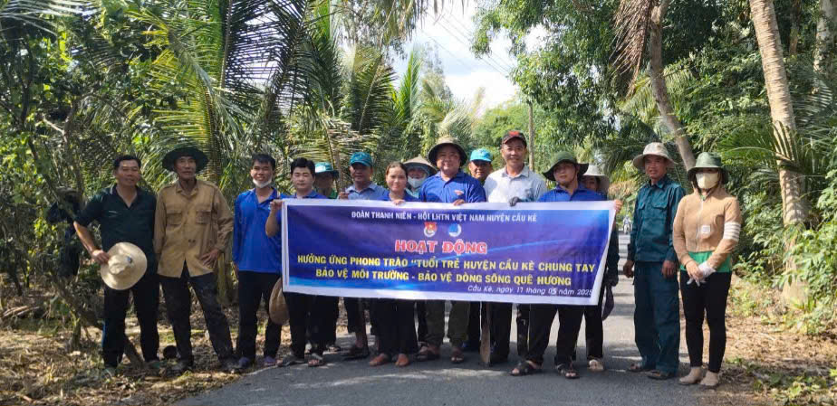 TUỔI TRẺ HUYỆN CẦU KÈ HƯỞNG ỨNG PHONG TRÀO “CHUNG TAY BẢO VỆ MÔI TRƯỜNG, BẢO VỆ DÒNG SÔNG QUÊ HƯƠNG” – THÁNG 5/2025